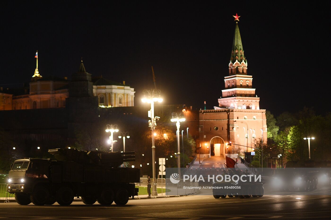 Ночная репетиция парада Победы на Красной площади