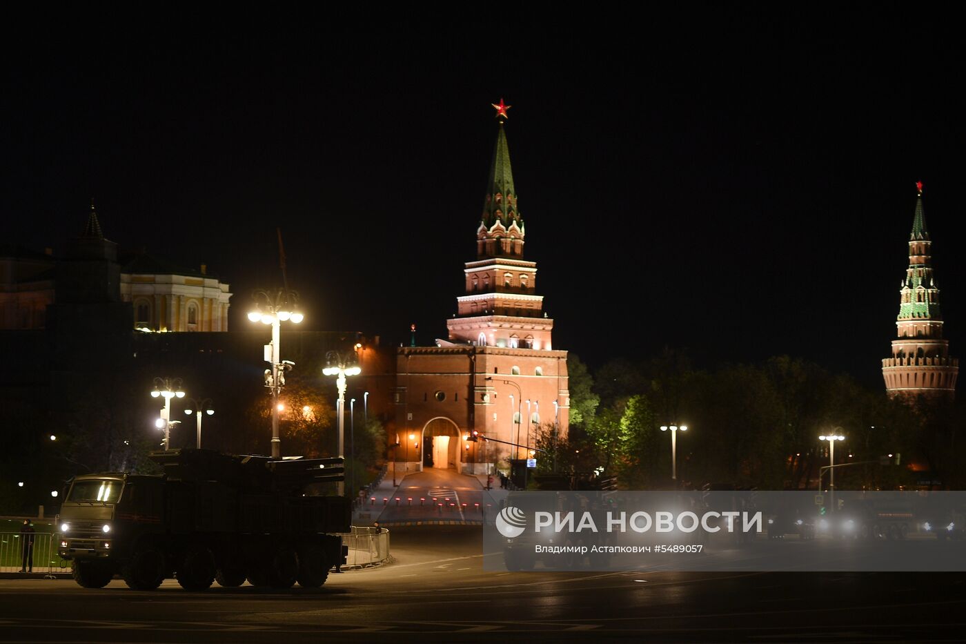 Ночная репетиция парада Победы на Красной площади