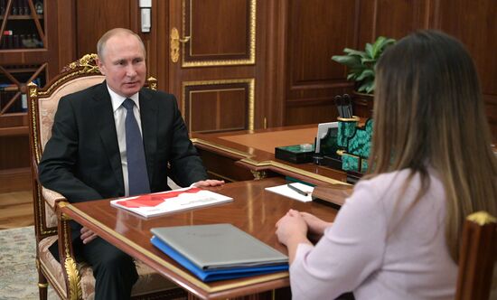Рабочая встреча президента РФ В. Путина с генеральным директором АСИ С. Чупшевой