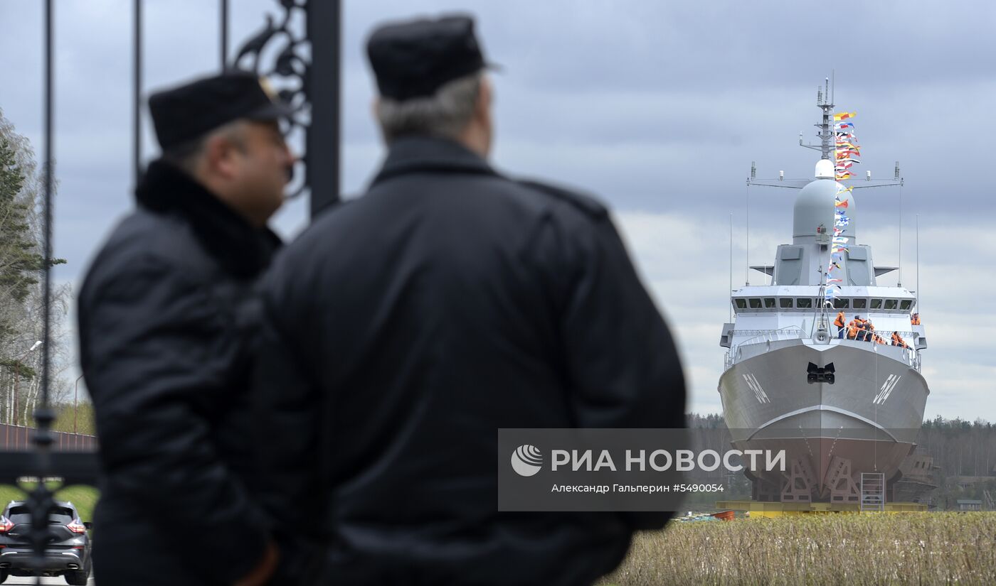 Спуск на воду ракетного корабля  "Шквал" в Санкт-Петербурге