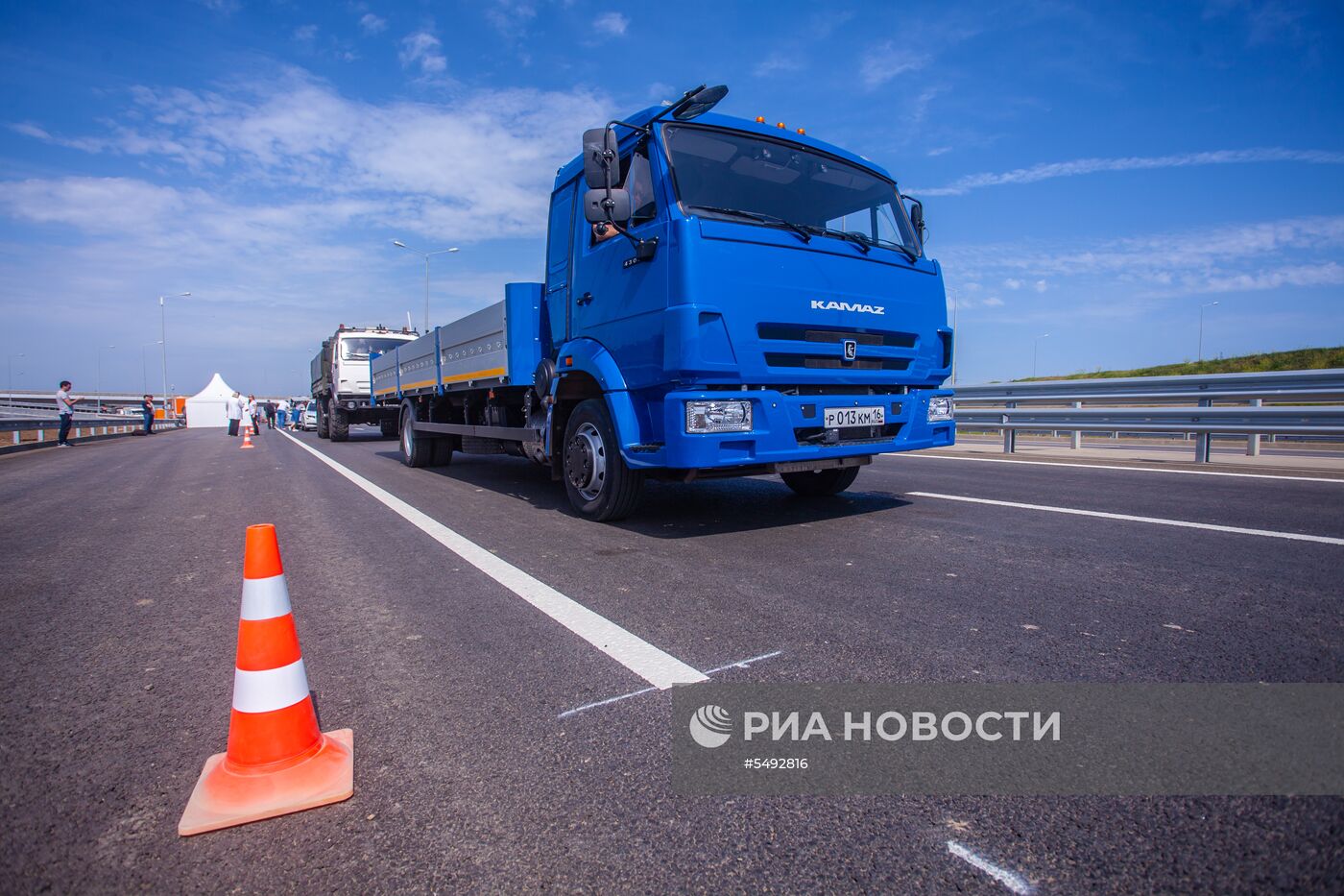 Тестовые испытания российских беспилотных автомобилей на автоподходах к Крымскому мосту