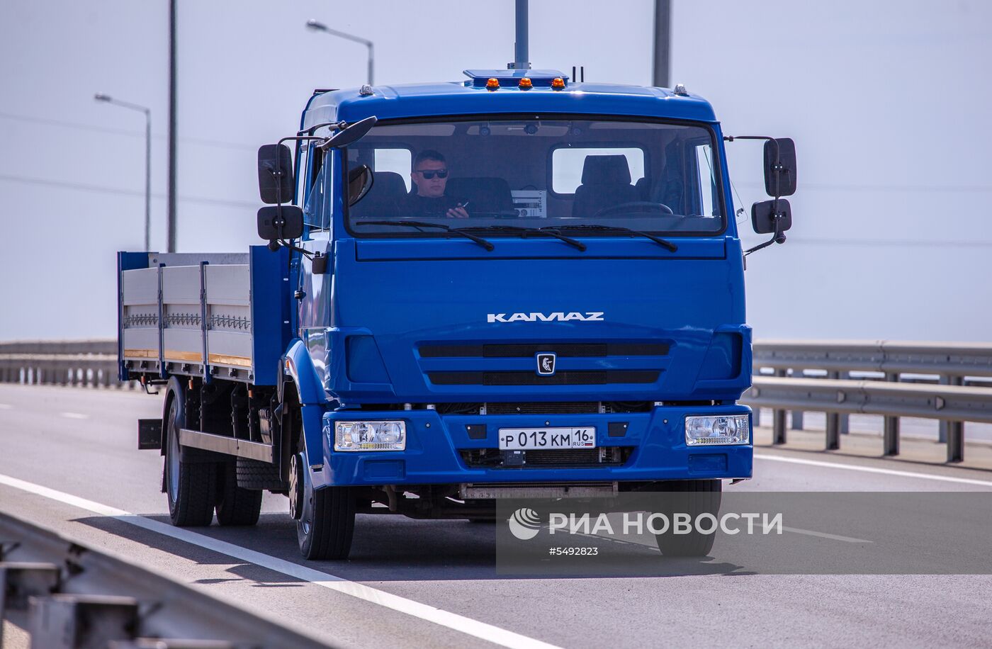 Тестовые испытания российских беспилотных автомобилей на автоподходах к Крымскому мосту