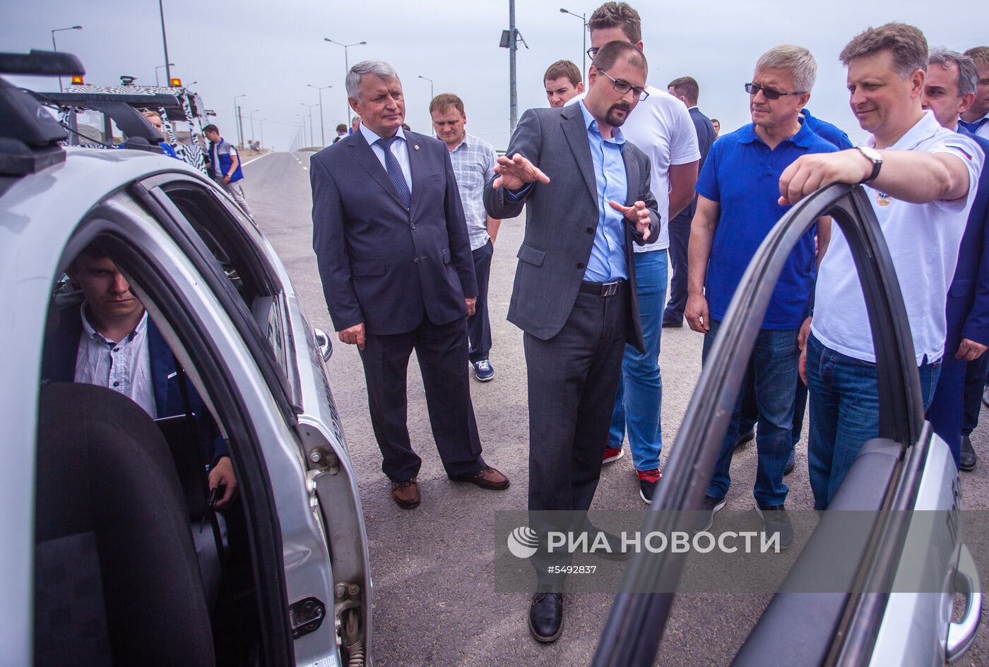 Тестовые испытания российских беспилотных автомобилей на автоподходах к Крымскому мосту