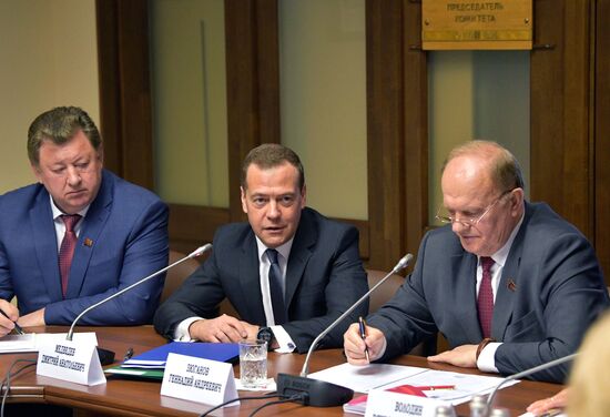Кандидат на пост премьер-министра РФ Д. Медведев встретился с депутатами фракции КПРФ в Госдуме РФ