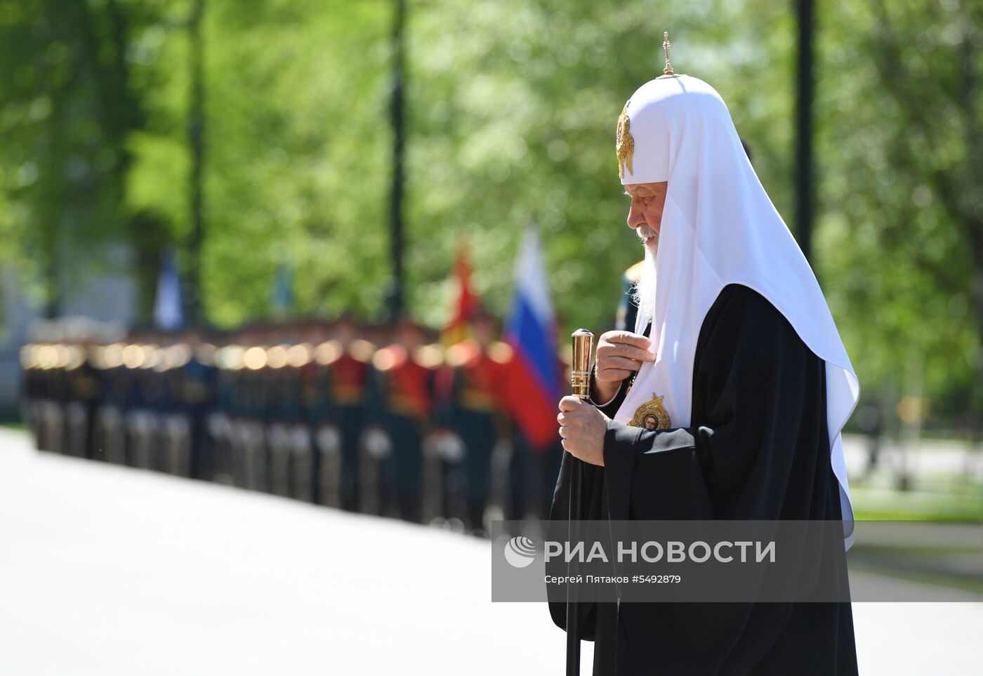 Возложение цветов к Могиле неизвестного солдата в Александровском саду