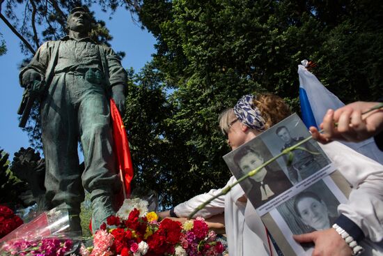 Акция "Бессмертный полк" во Франции