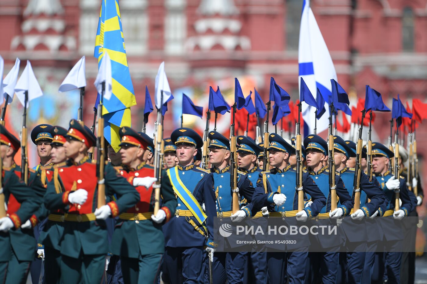 Военный парад, посвящённый 73-й годовщине Победы в ВОВ