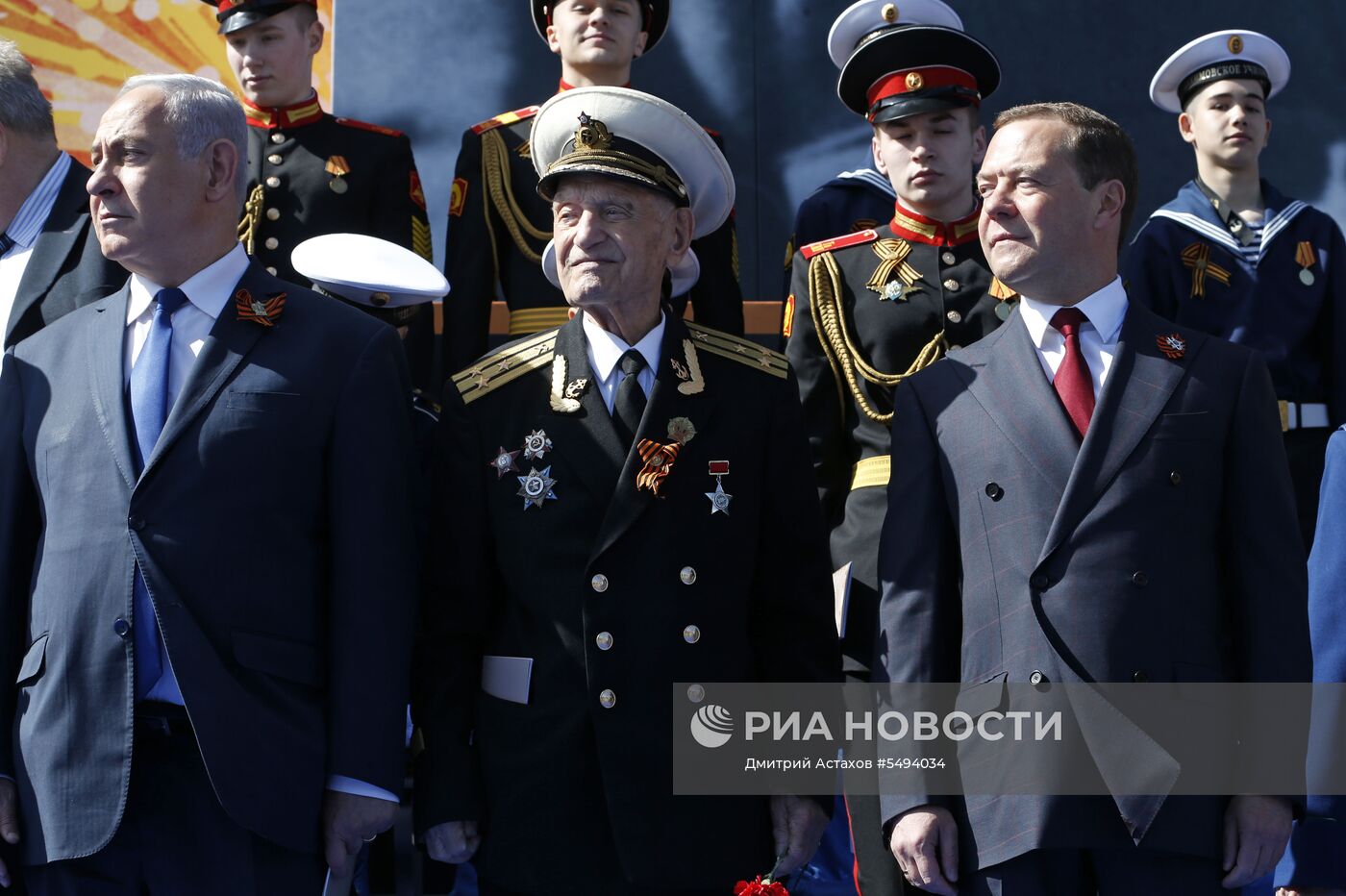 Президент РФ В.Путин и премьер-министр РФ Д.Медведев на военном параде в честь 73-й годовщины Победы в ВОВ