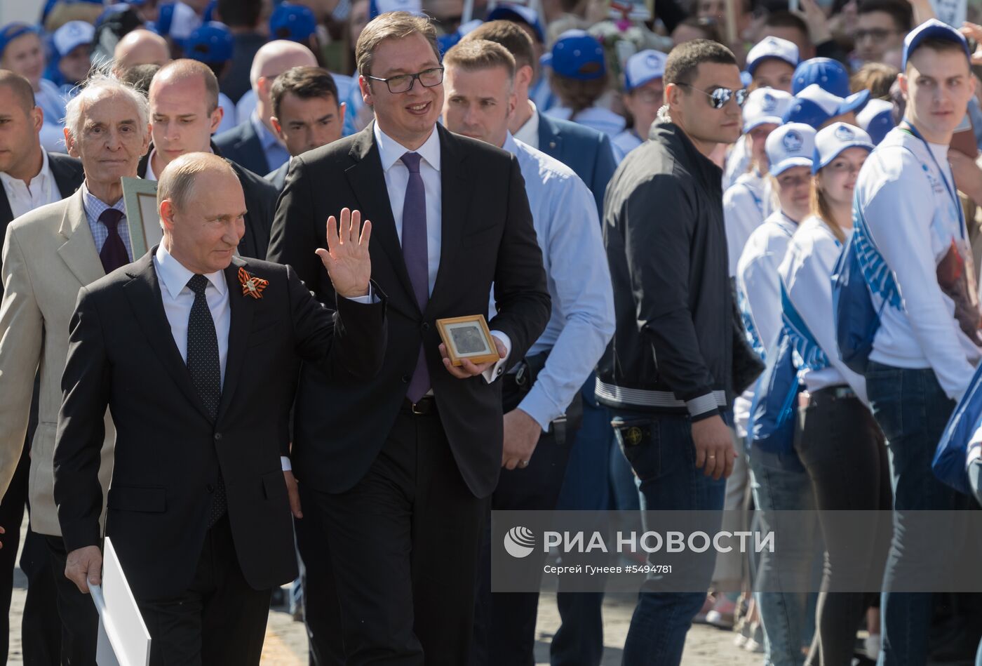 Президент РФ В. Путин принял участие в шествии "Бессмертный полк"