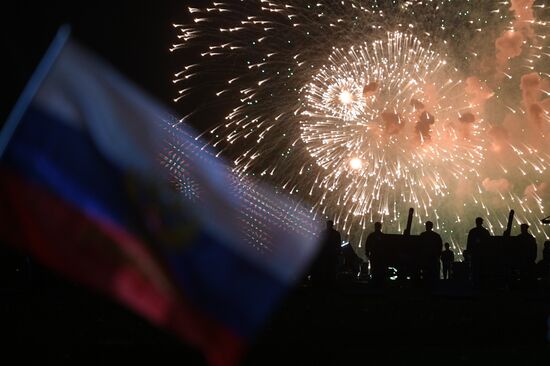 Праздничный салют в честь Дня Победы в Москве