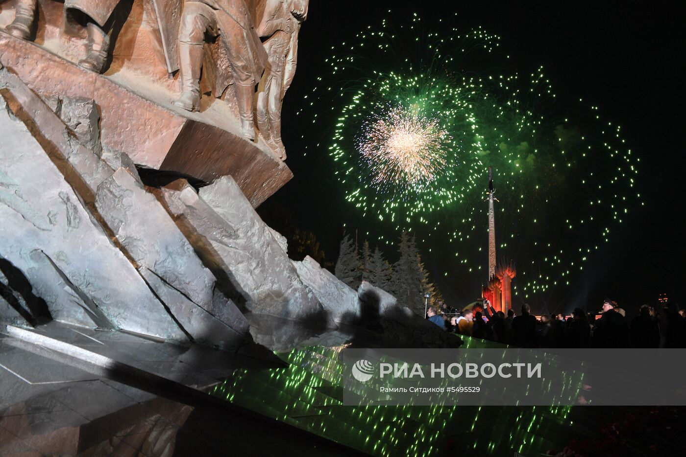 Праздничный салют в честь Дня Победы в Москве