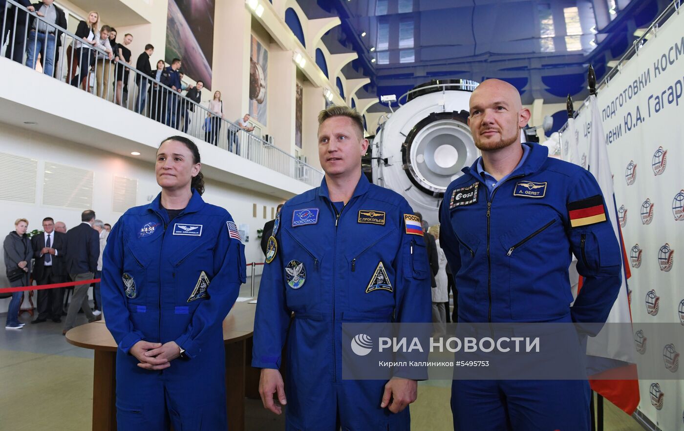 Комплексные экзаменационные тренировки экипажа МКС-56/57. День первый 