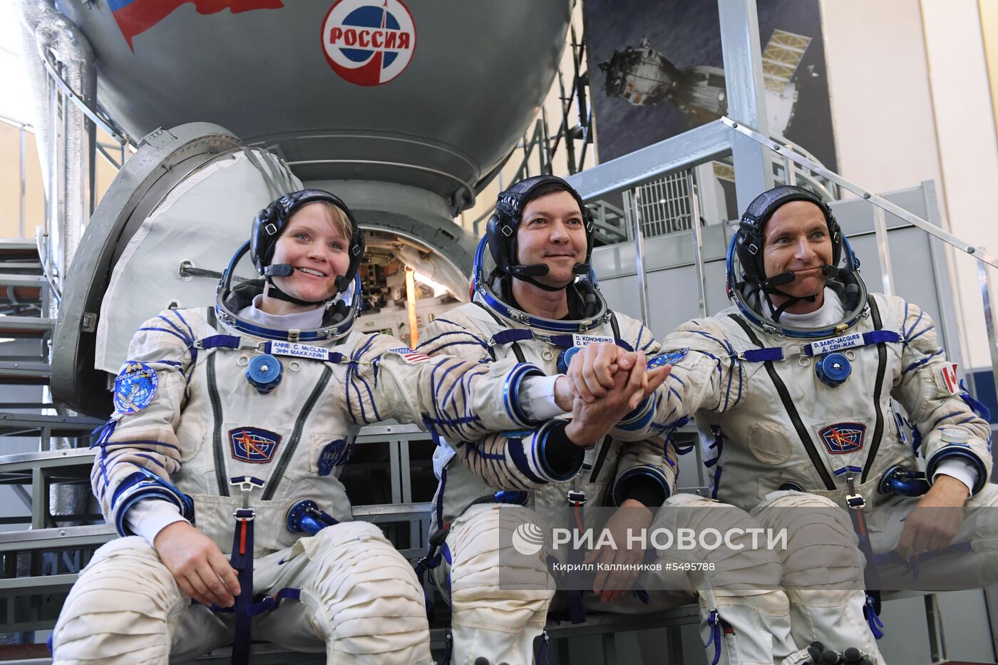 Комплексные экзаменационные тренировки экипажа МКС-56/57. День первый