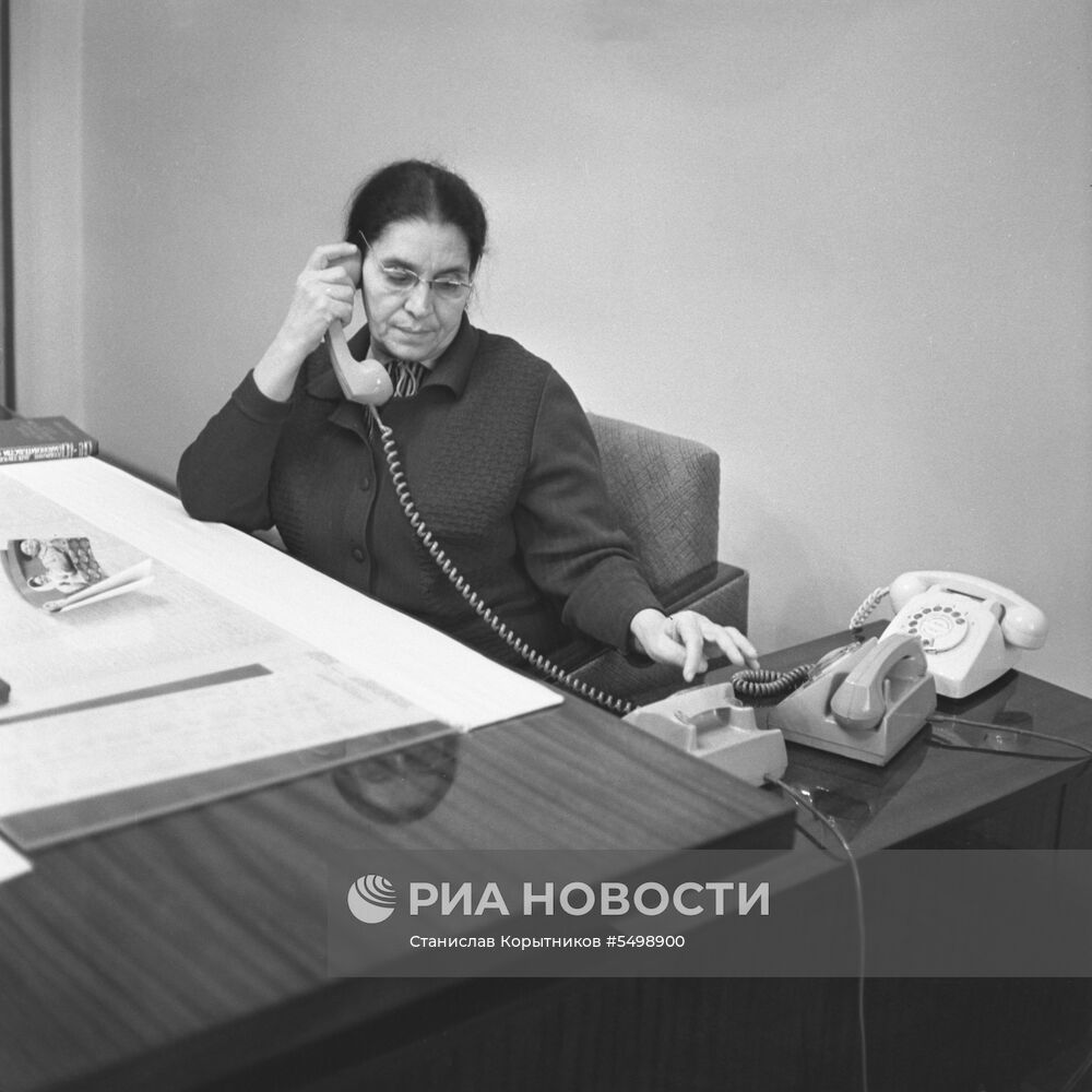 Секретарь Президиума ВС Туркменской ССР Т. Бабаева