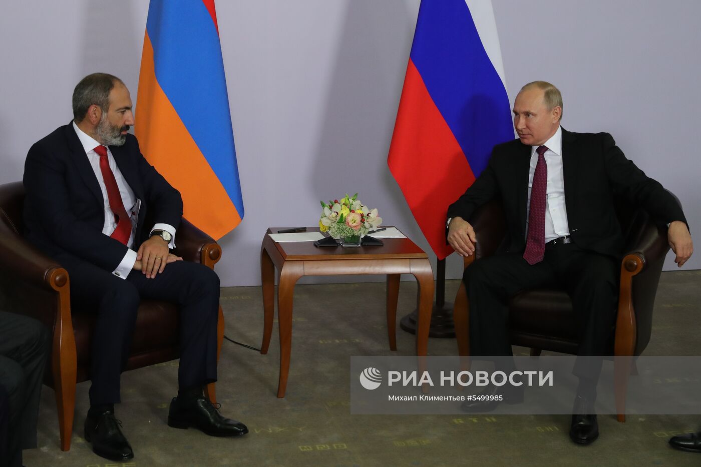  Президент РФ В. Путин встретился с премьер-министром Армении Н. Пашиняном 
