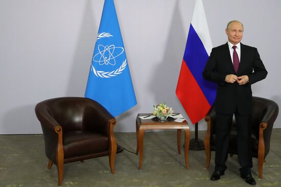 Президент РФ В.Путин встретился с директором МАГАТЭ Ю.Амано 