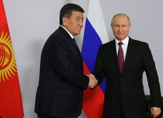  Президент РФ В. Путин встретился с президентом Киргизии С. Жээнбековым 