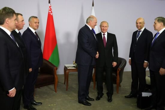  Президент РФ В. Путин встретился с президентом Белоруссии А. Лукашенко
