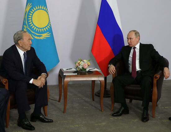  Президент РФ В. Путин встретился с президентом Казахстана Н. Назарбаевым