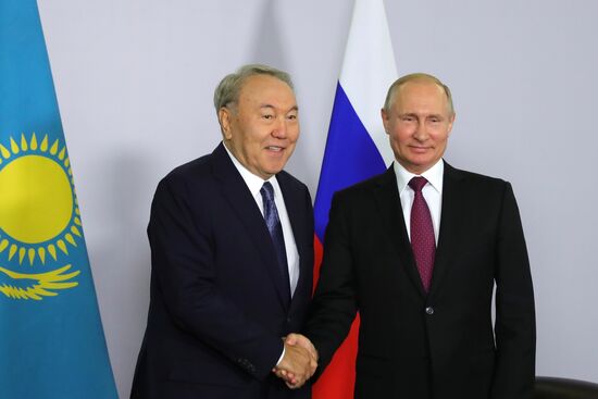  Президент РФ В. Путин встретился с президентом Казахстана Н. Назарбаевым