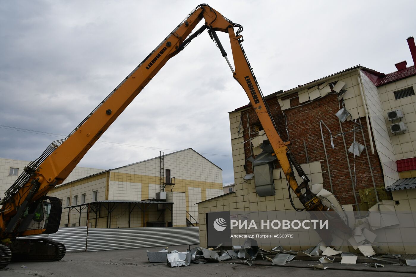 Снос здания ТЦ "Зимняя вишня" в Кемерово