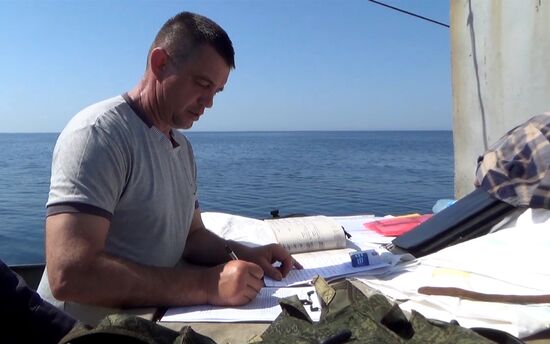 ФСБ России задержало в Крыму украинское рыболовецкое судно "ЯМК-0041"