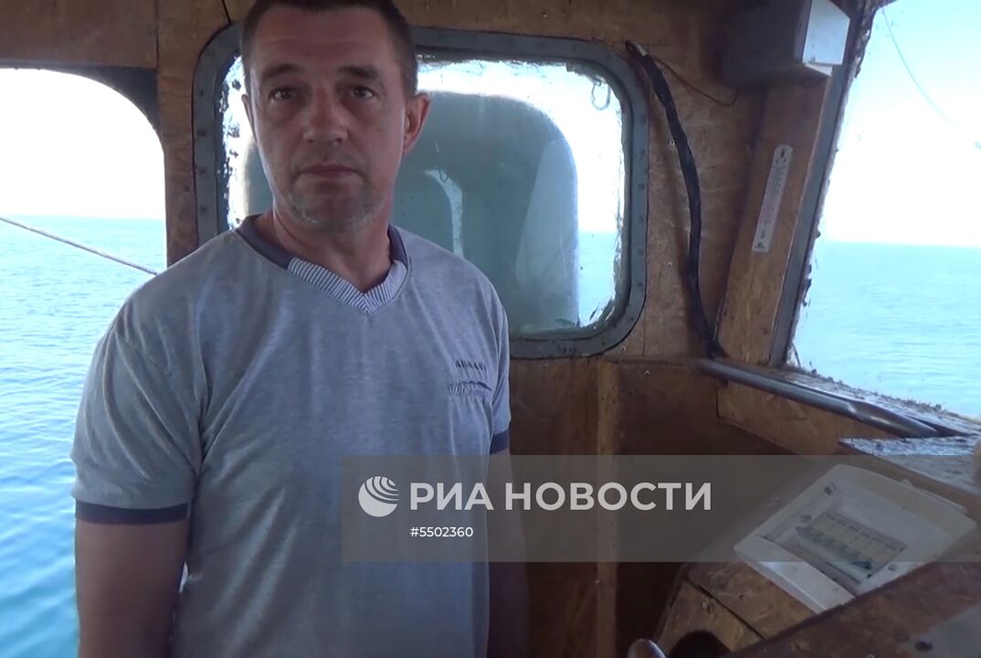 ФСБ России задержало в Крыму украинское рыболовецкое судно "ЯМК-0041"