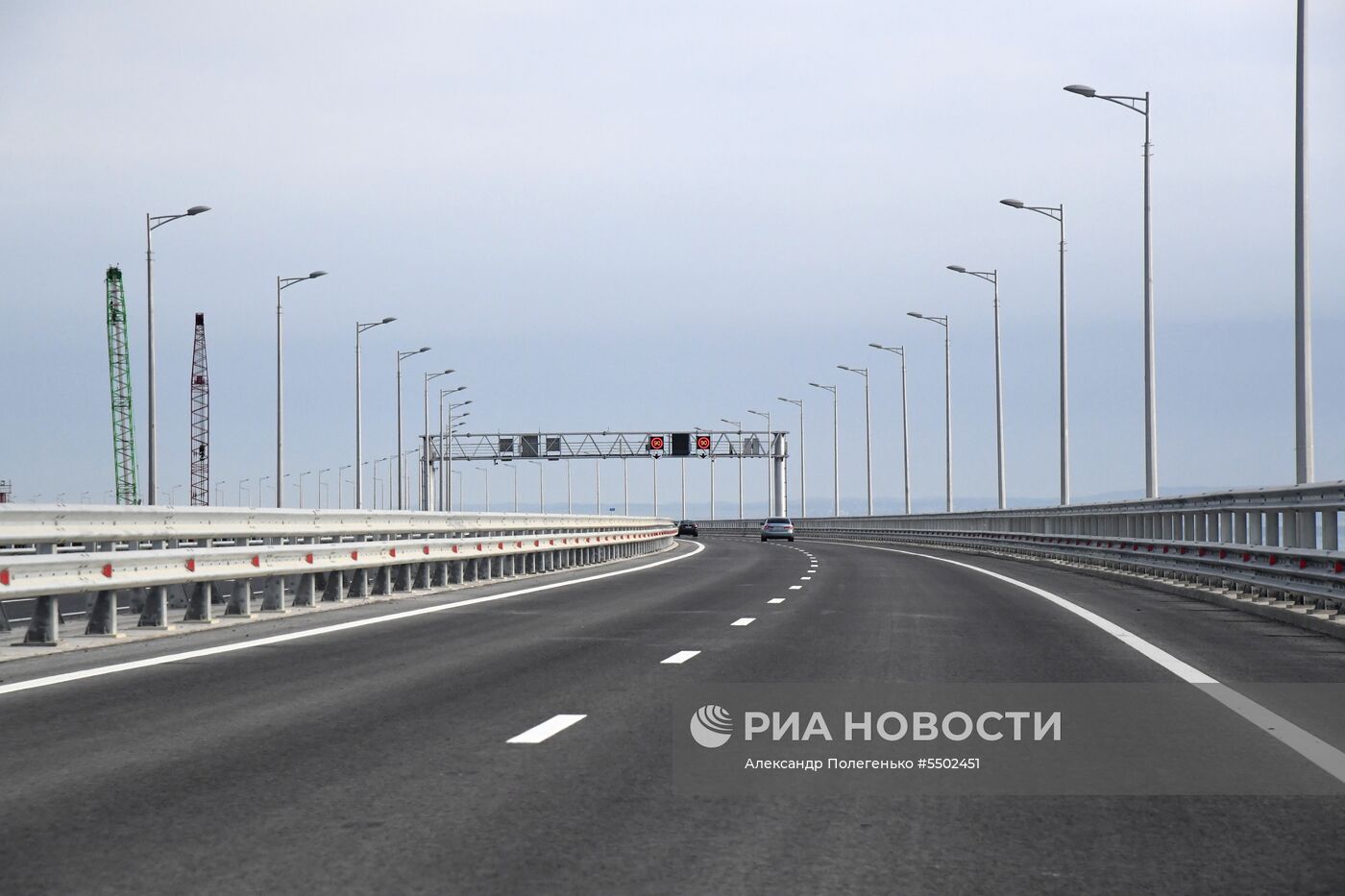 Начало автомобильного движения по Крымскому мосту
