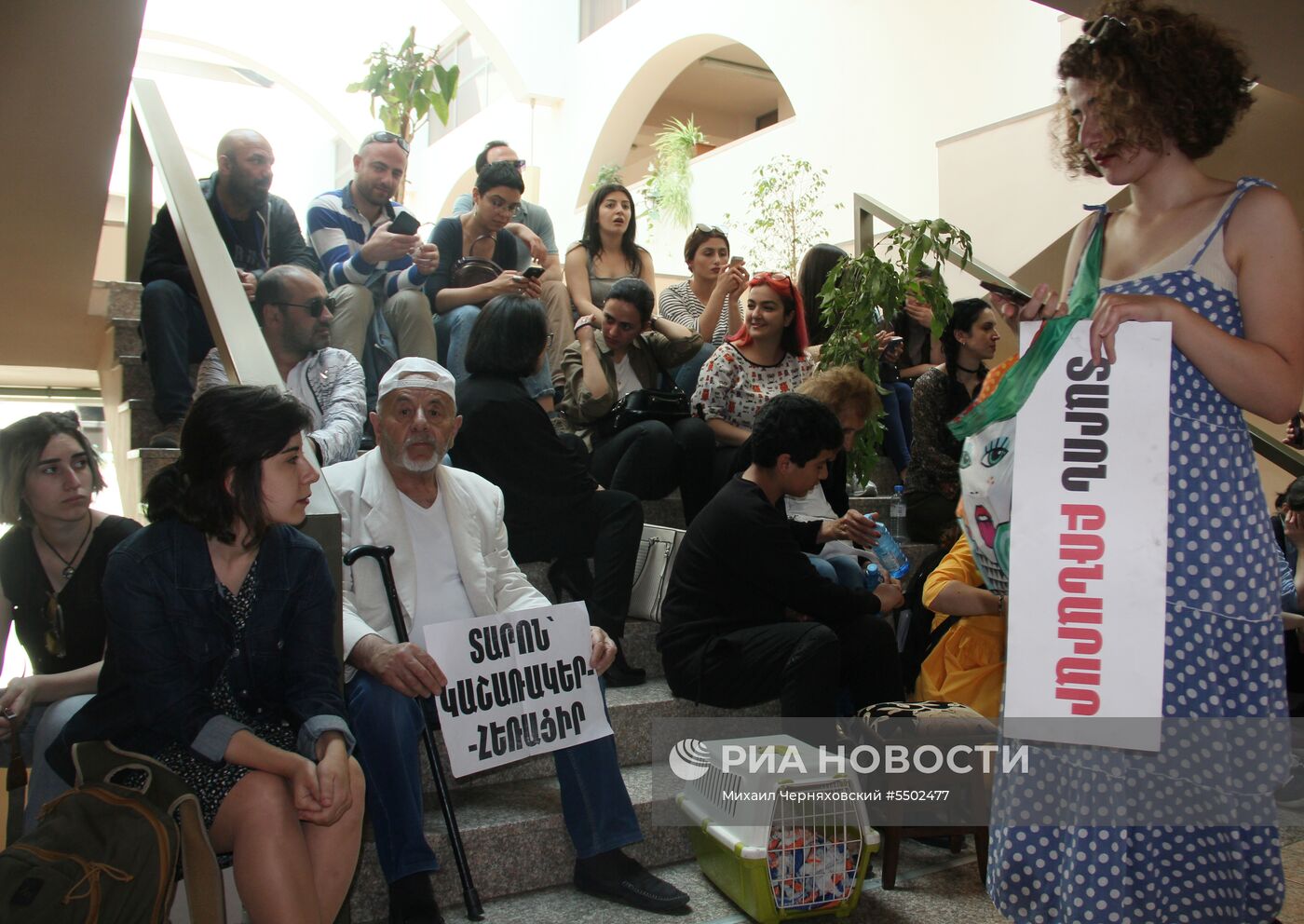 Демонстранты в Ереване требуют отставки мэра города