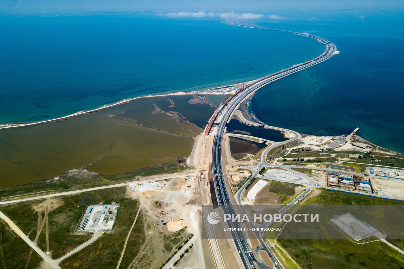 Начало автомобильного движения по Крымскому мосту