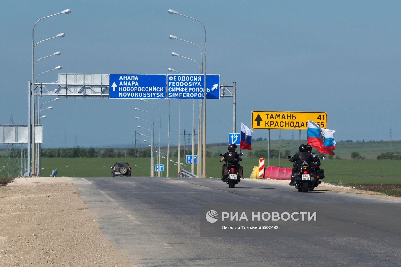 Начало автомобильного движения по Крымскому мосту