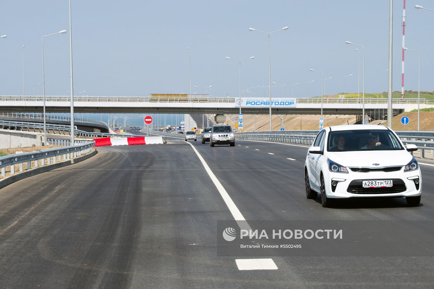 Начало автомобильного движения по Крымскому мосту