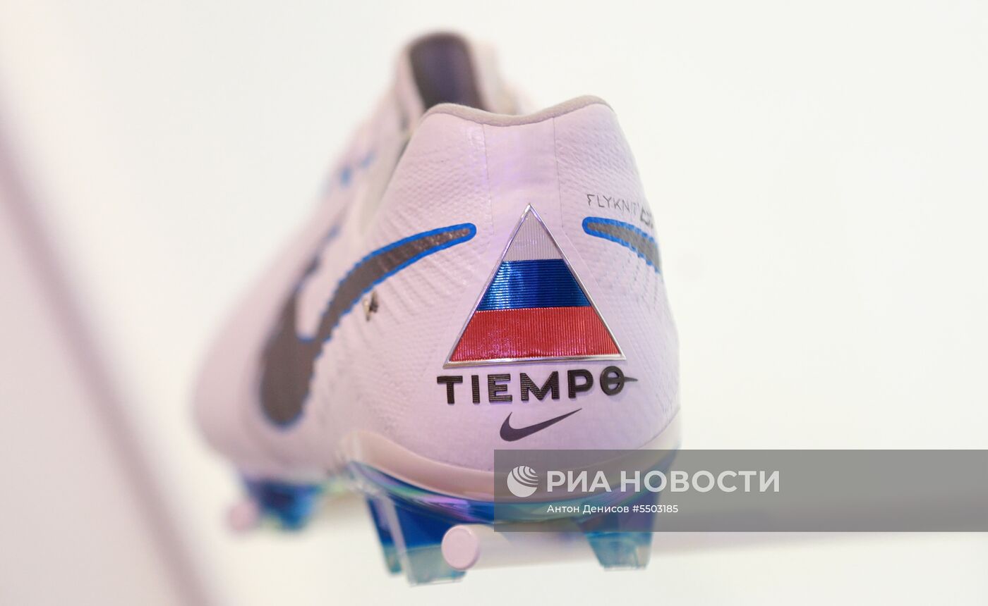 Игроки сборной России по футболу представили новые бутсы