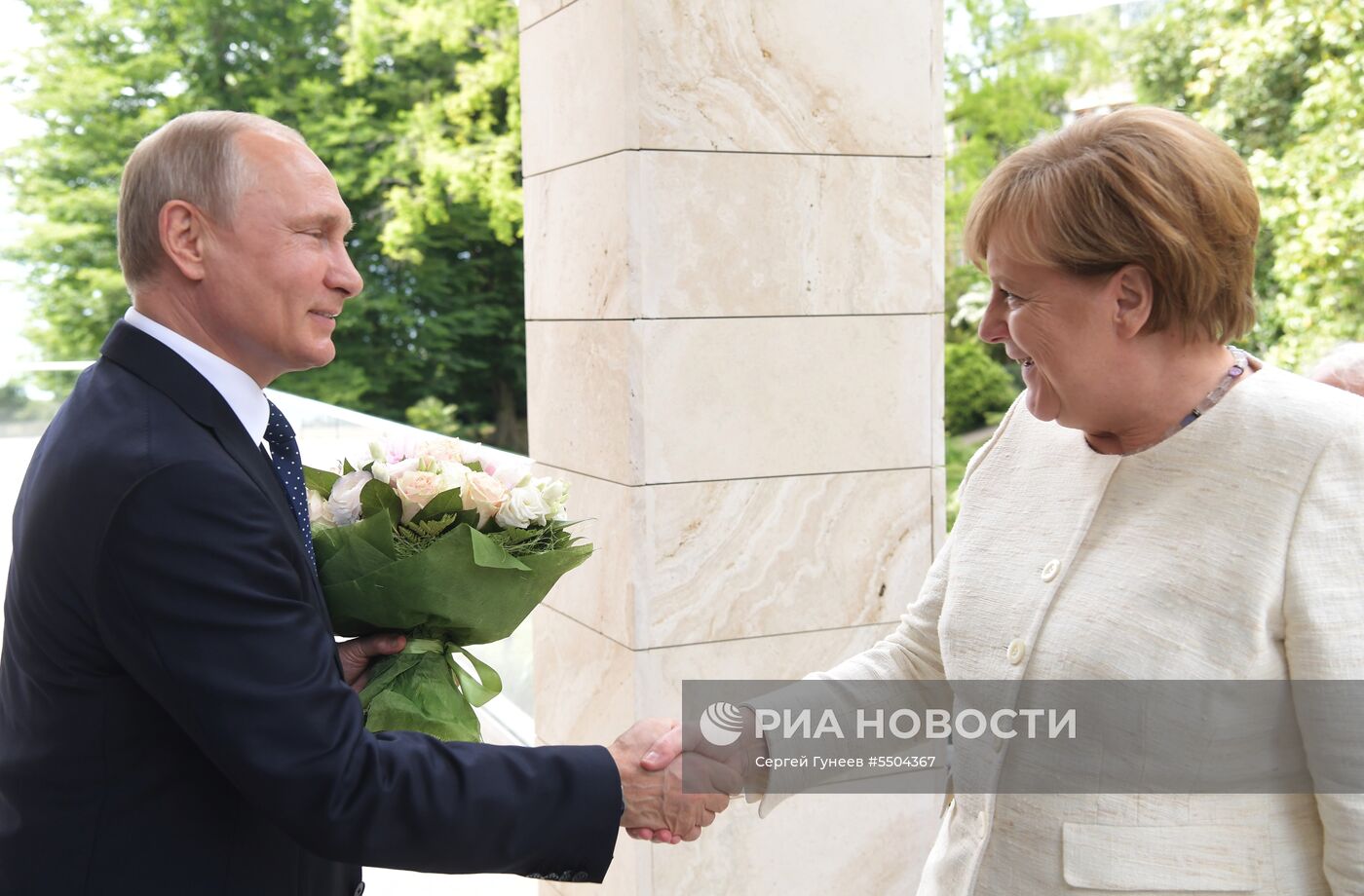Президент РФ В. Путин встретился с канцлером ФРГ А. Меркель