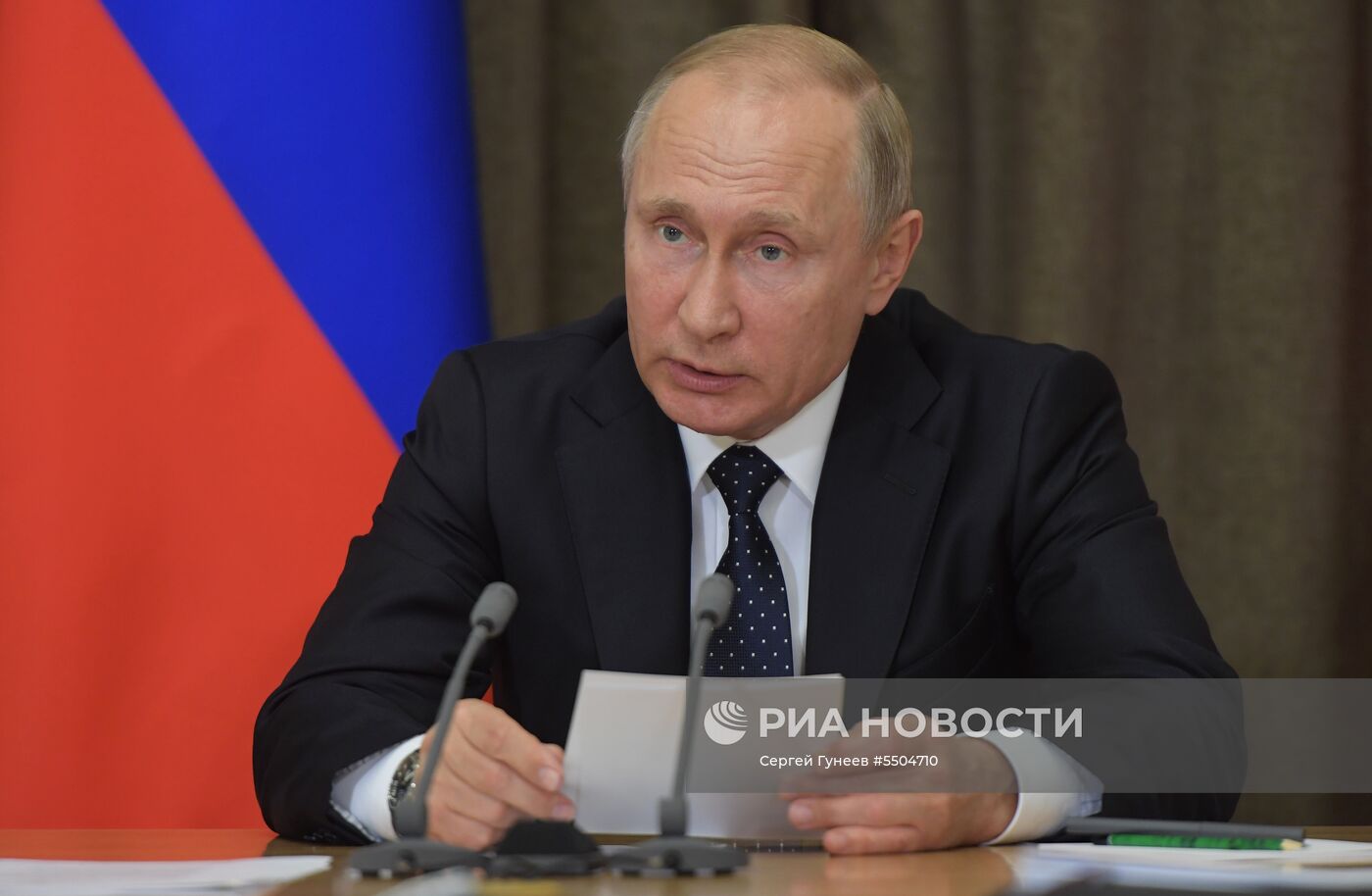 Президент РФ В. Путин провел совещание по вопросам ОПК