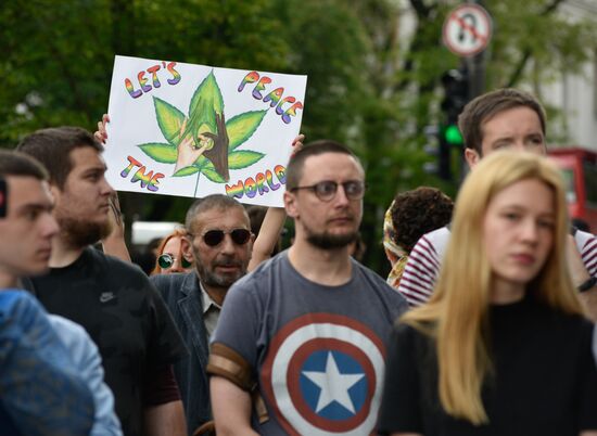Акция в Киеве с требованием легализации марихуаны