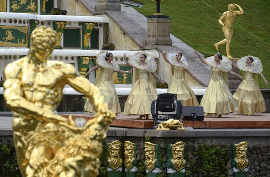 Весенний праздник фонтанов в Санкт-Петербурге