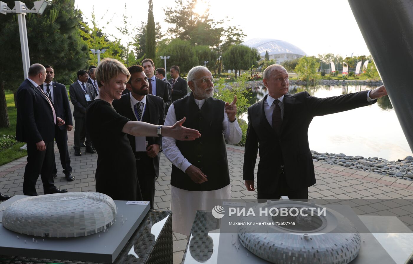 Встреча президента РФ В. Путина с премьер-министром Индии Н. Моди