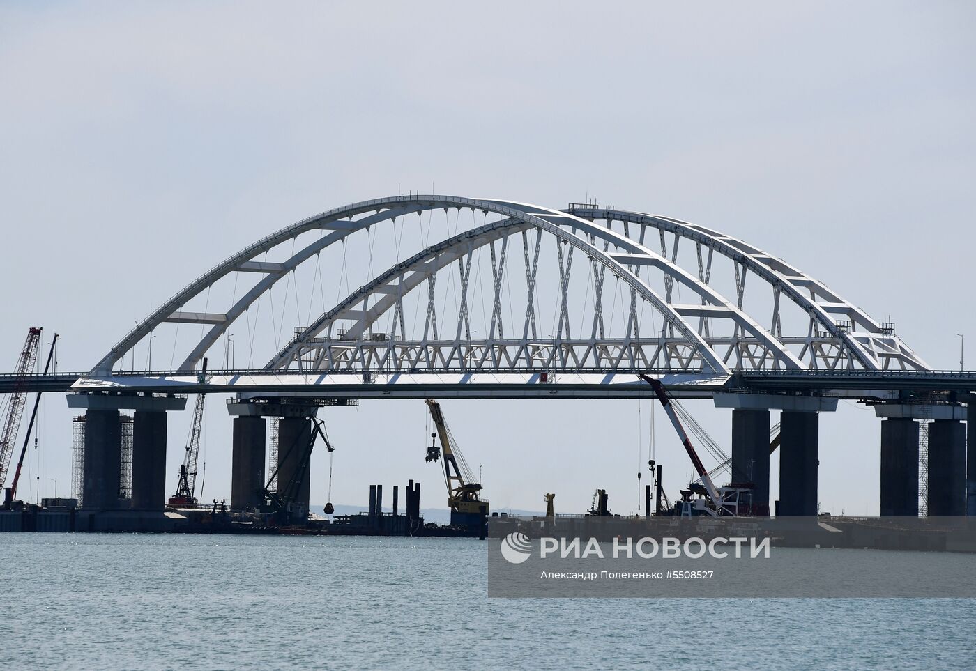 В Керчи освятили Крымский мост