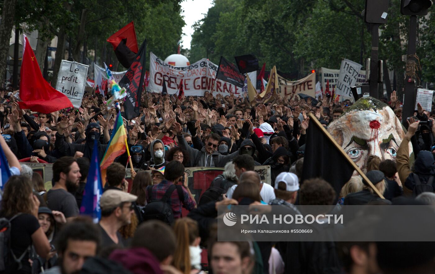 Массовые забастовки в Париже против реформ правительства