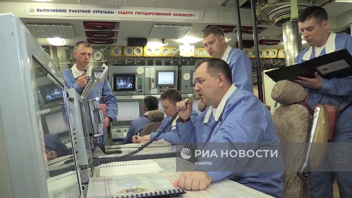 С подводного крейсера "Юрий Долгорукий" запустили четыре ракеты "Булава" по полигону Кура
