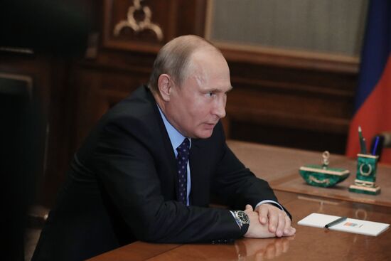 Президент РФ В. Путин встретился с секретарем генсовета "Единой России" А. Турчаком