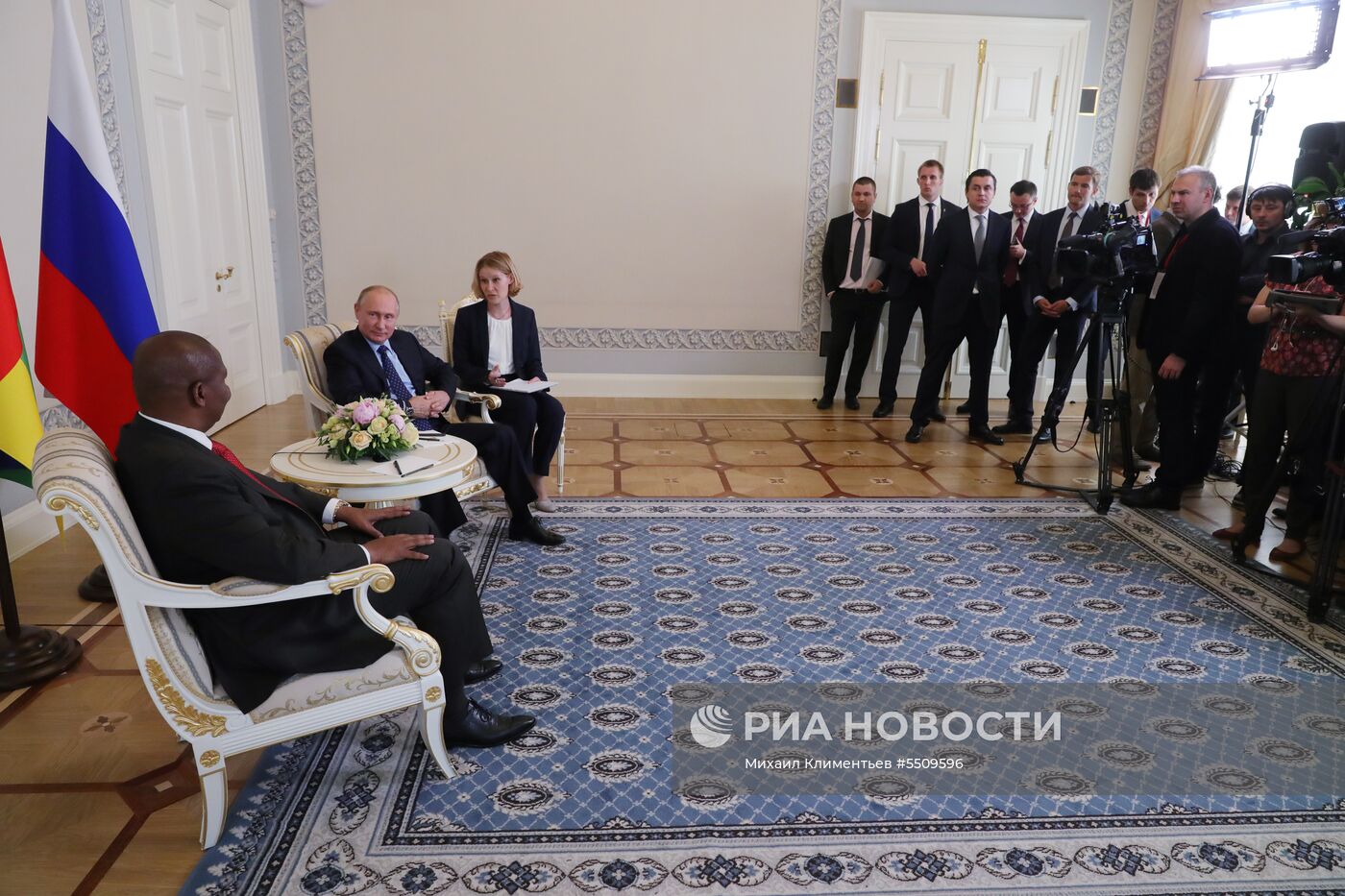 Президент РФ В. Путин встретился с президентом ЦАР Ф.-А. Туадерой