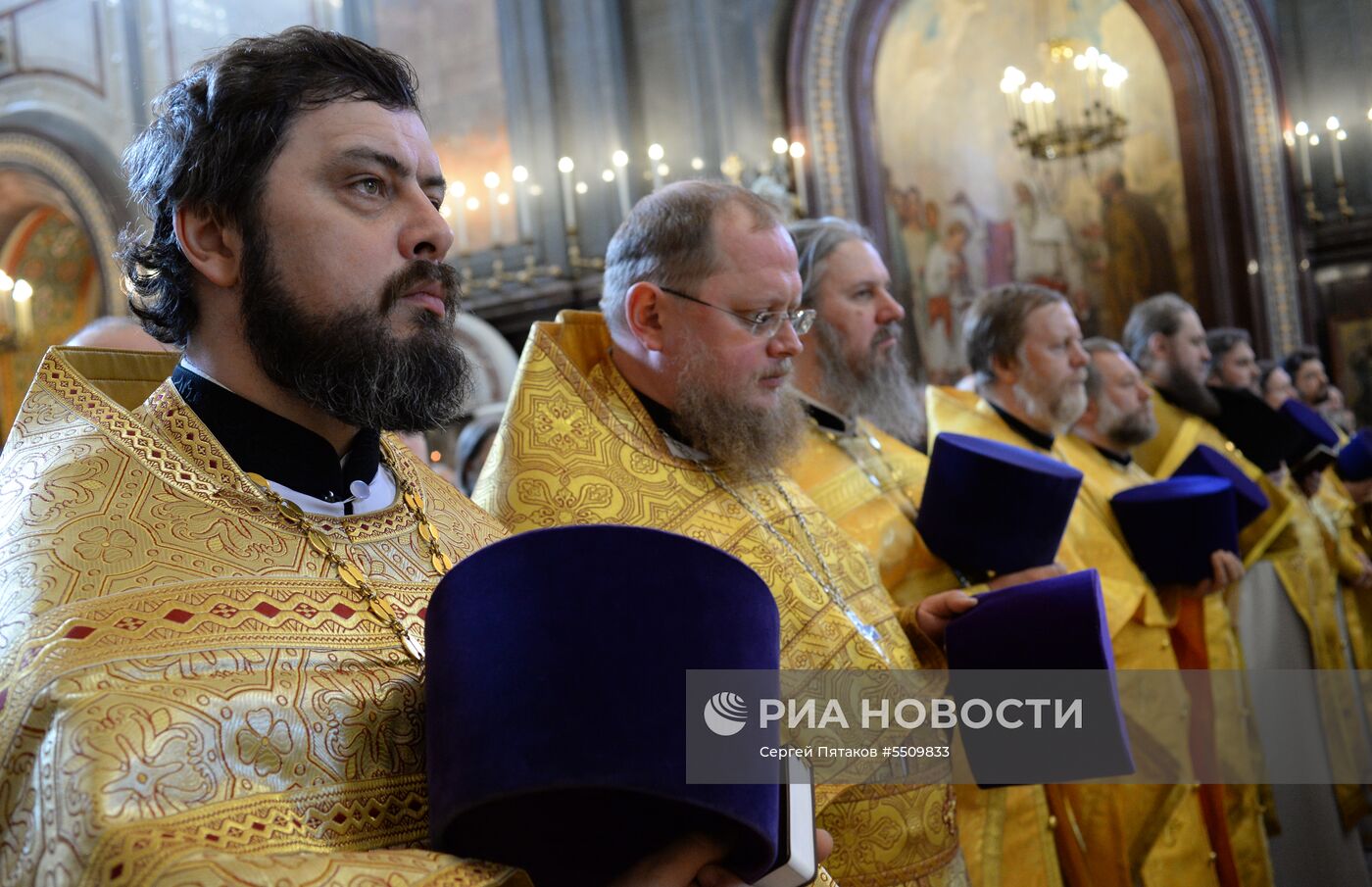 Божественная литургия в день памяти святых равноапостольных Кирилла и Мефодия 