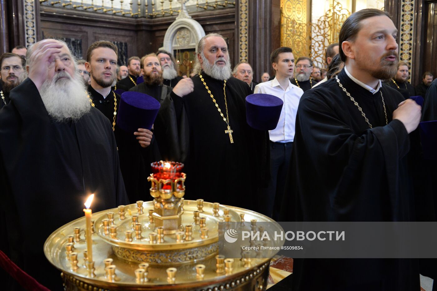 Божественная литургия в день памяти святых равноапостольных Кирилла и Мефодия
