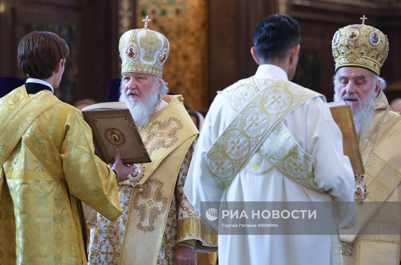Божественная литургия в день памяти святых равноапостольных Кирилла и Мефодия