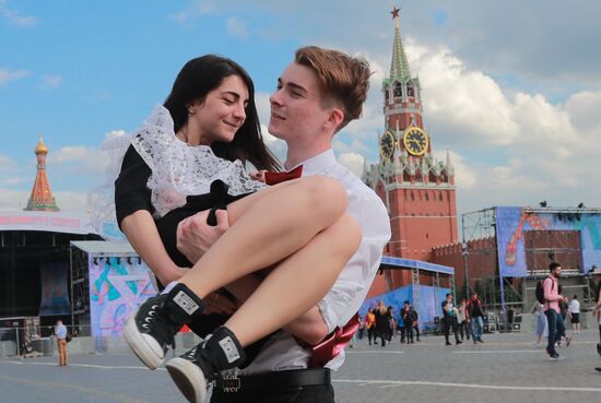 Празднование последнего звонка в Москве 