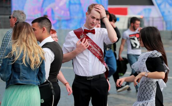 Празднование последнего звонка в Москве 