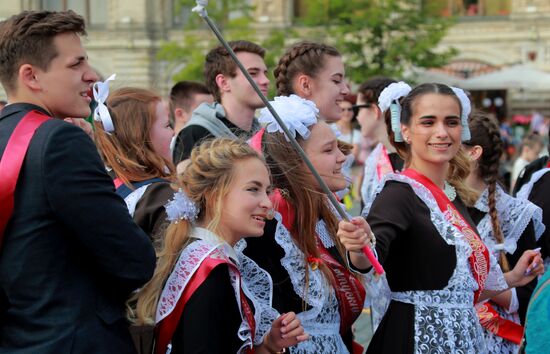 Празднование последнего звонка в Москве 