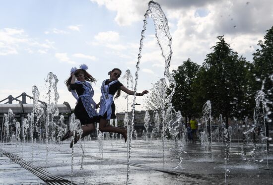 Празднование последнего звонка в Москве 